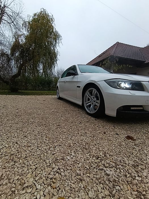 Sprzedam BMW E90 330i