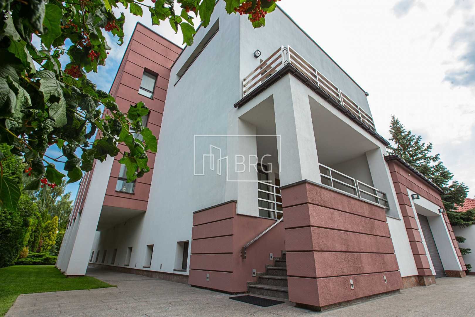 Продажа дома с новым ремонтом в КГ Золотые ворота Козин Конча-Заспа