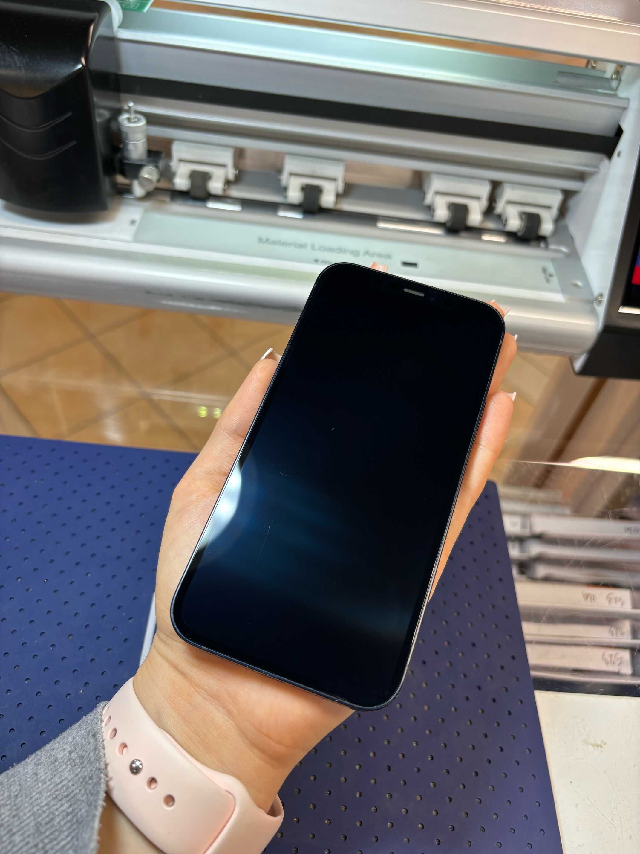 Apple iPhone 12, czarny, 64GB, używany