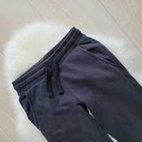Czarne spodnie dresowe roz. 134 / 140 - ZADBANE