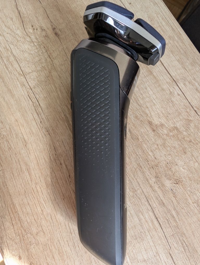 Електробритва PHILIPS серії 7000