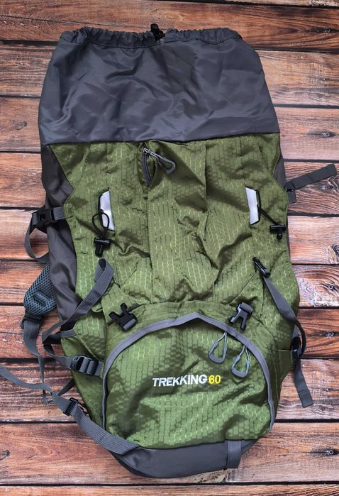 Wodoodporny lekki plecak turystyczny 60L z osłoną przeciwdeszczową