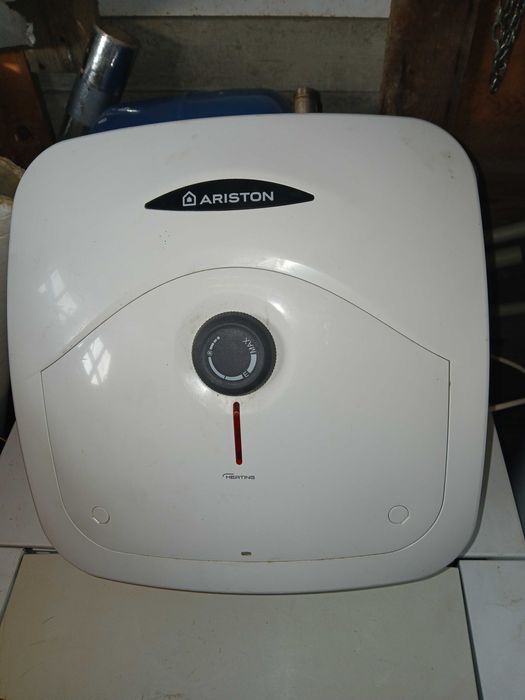10 litrowy podgrzewacz wody Ariston