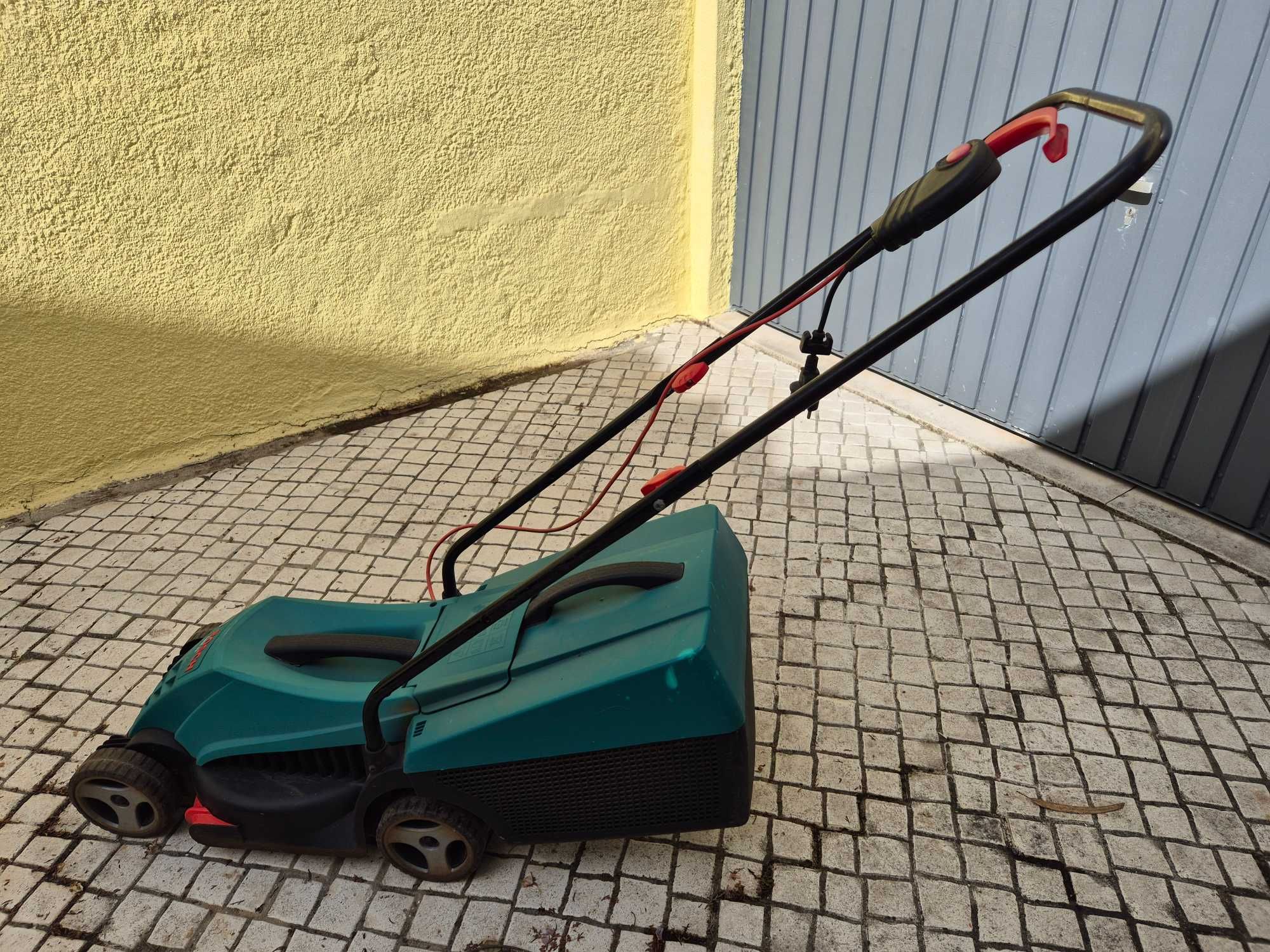 Corta Relvas elétrico 1200w BOSCH Arm 32