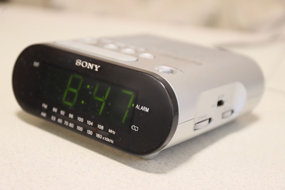 Sony ICF - C213   fm-am радио + Clock