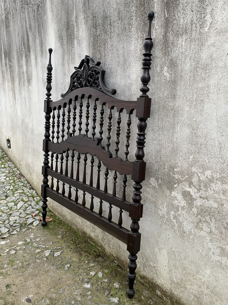 Cama madeira mogno