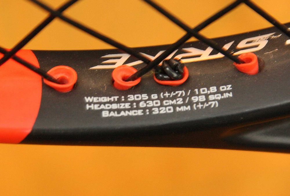 Babolat Pure Strike. вес 305. баланс 320. голова 98. ручка 3.