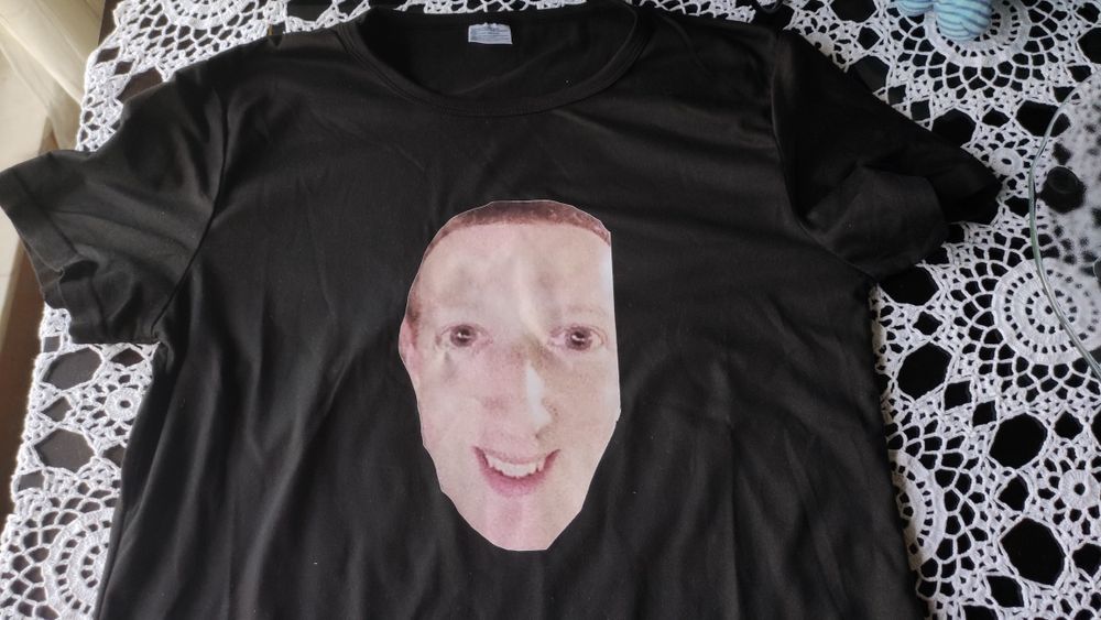 Vendo duas t-shirts estampadas