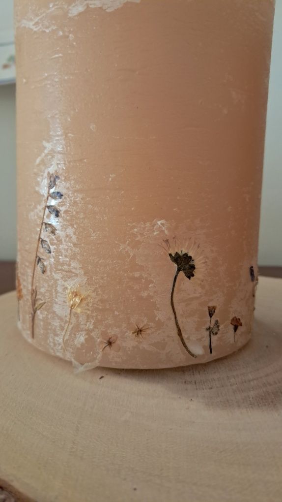 Velas decoradas com flores secas