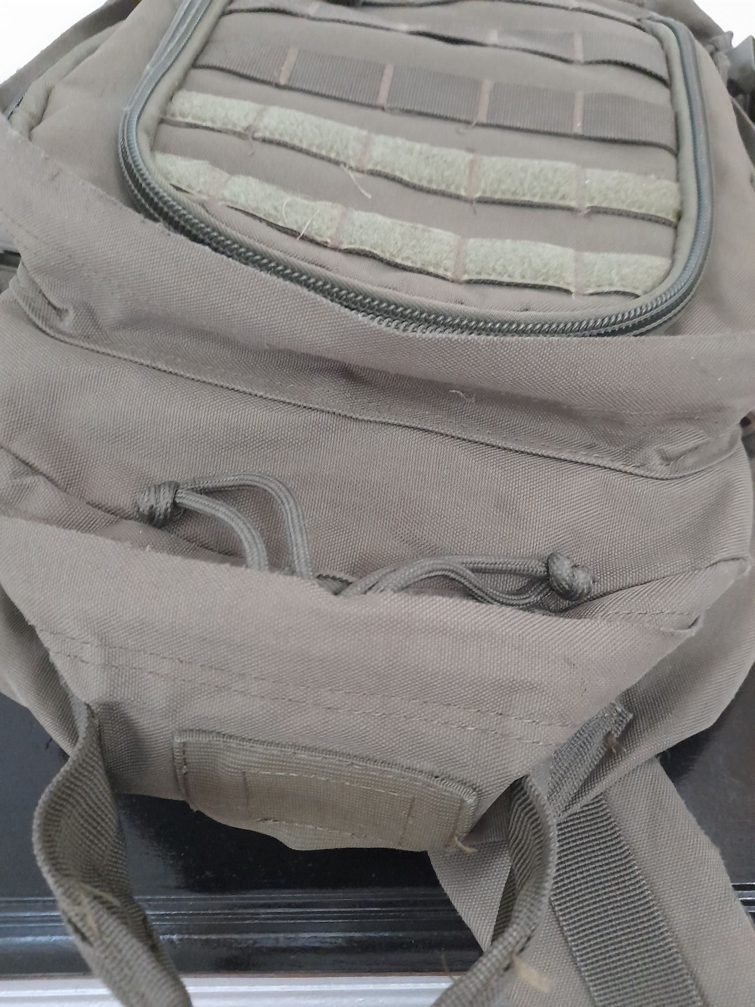 Mochila verde tropa muito robusta, ótimo estado.
