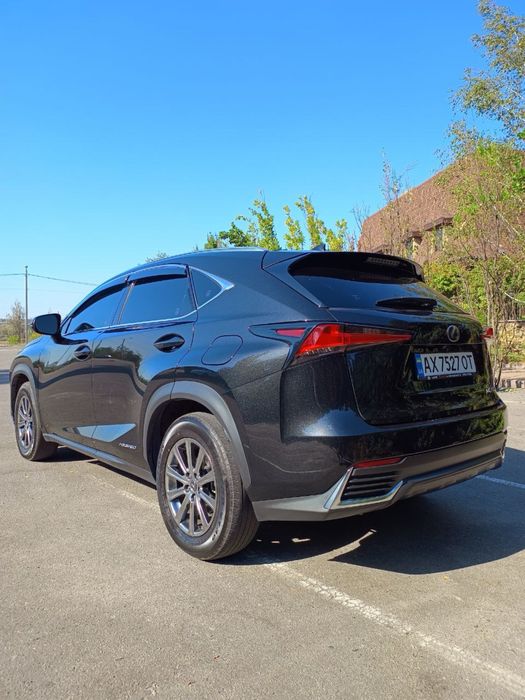 Продаю Lexus nx 300h