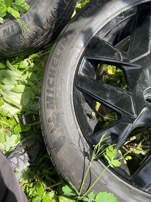 Продам два колеса 215/60 R17