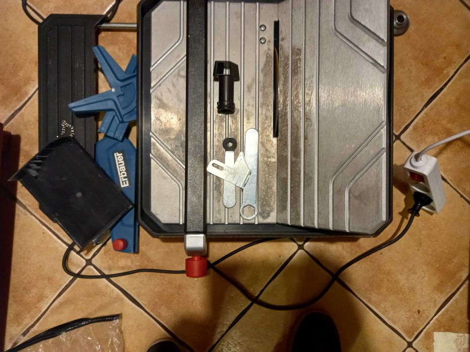 Przecinarka do płytek Erbauer 750W ERB337TCB 180 mm