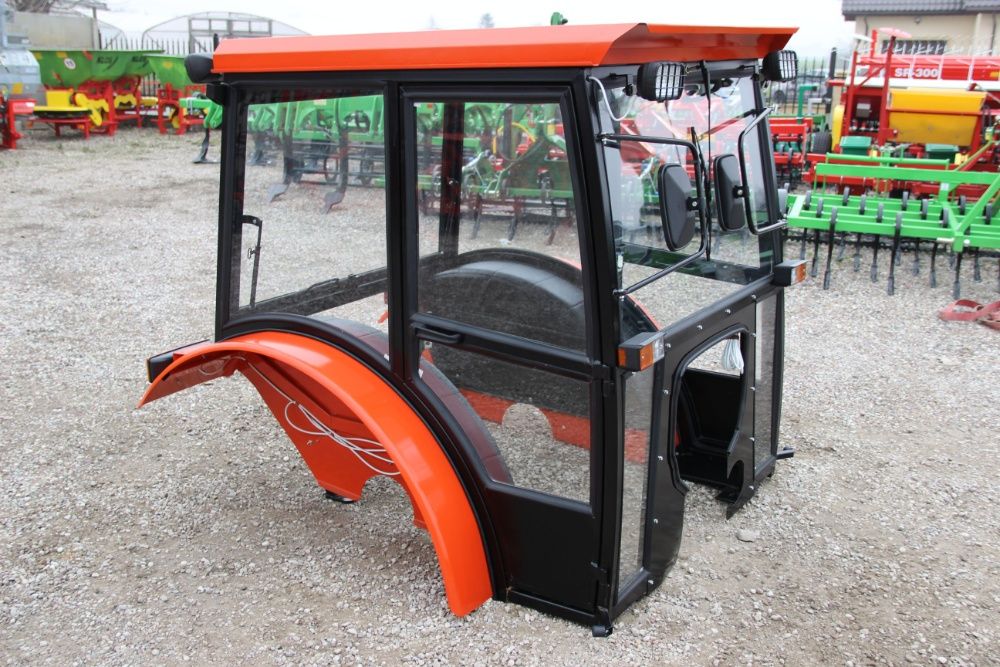 Kabina ciągnikowa ursus C-360 C 360 z okrągłymi błotnikami