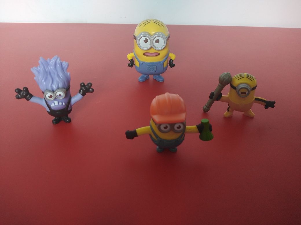 Zabawki z MC Donald z filmu Minionki