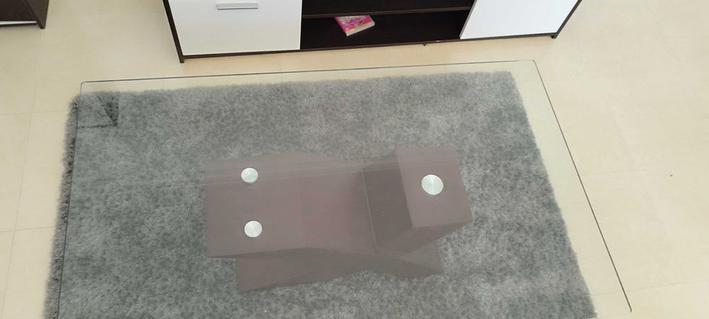 Mesa de centro com tampo em vidro temperado