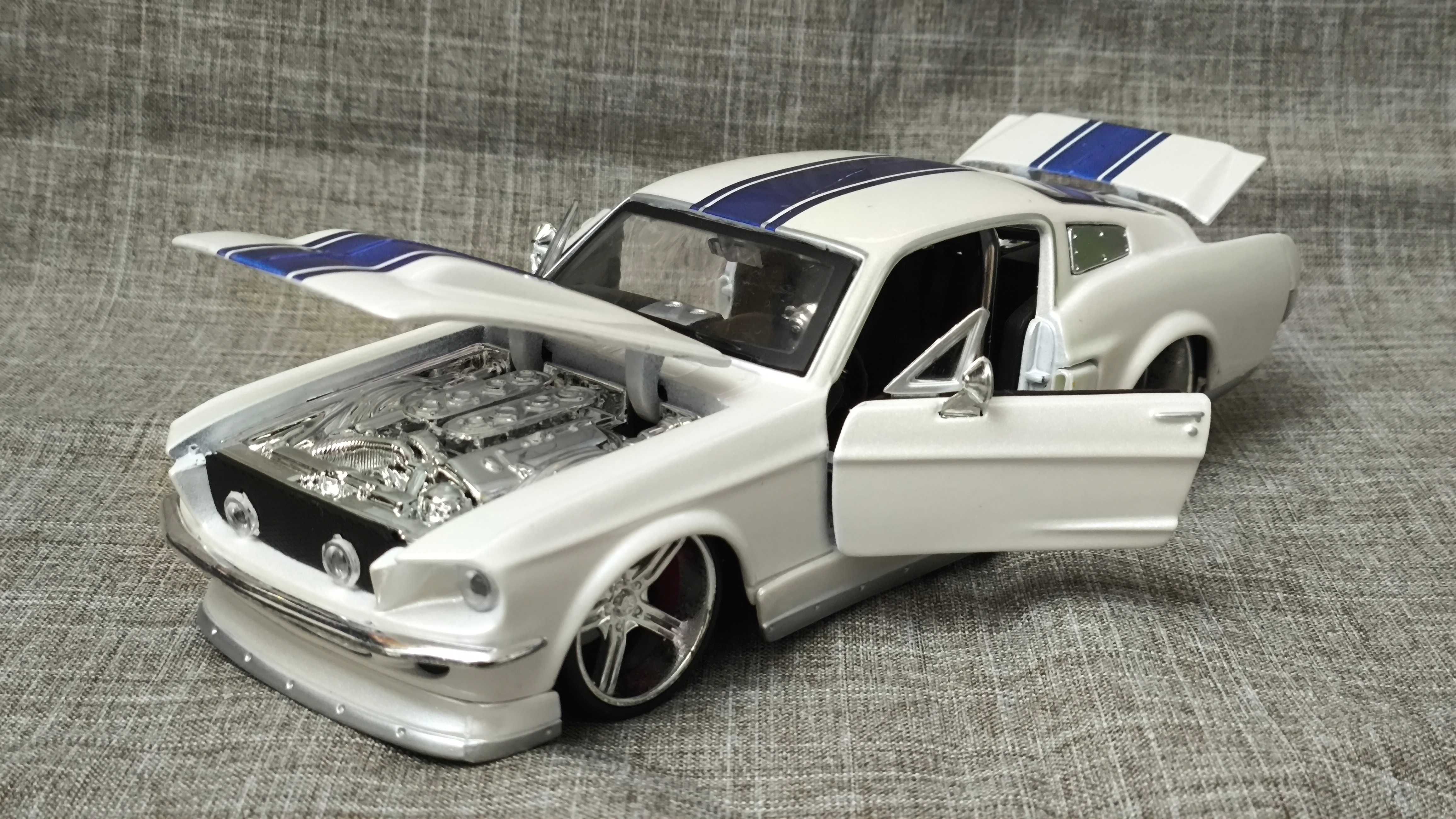 Машинка Ford Mustang GT 1967 1/24 Maisto