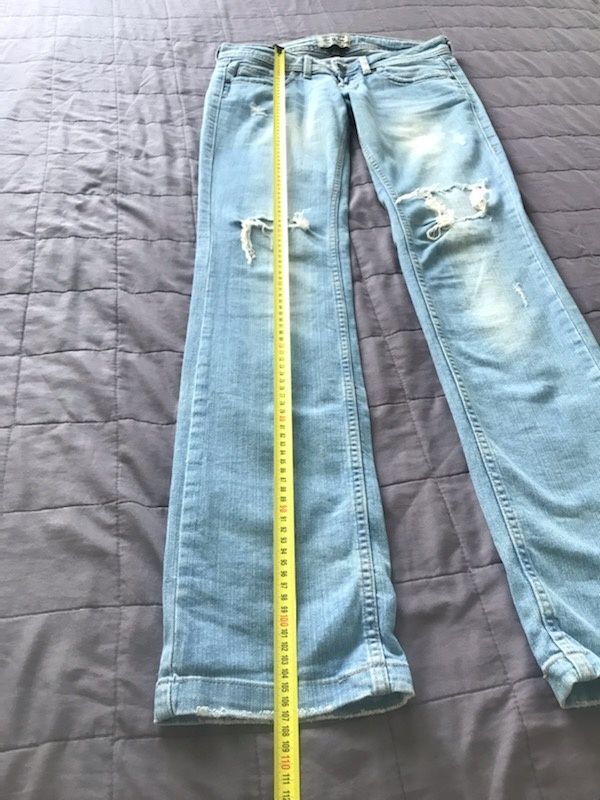 Bardzo długie jeansy s/m z dziurami na wysoką osobę