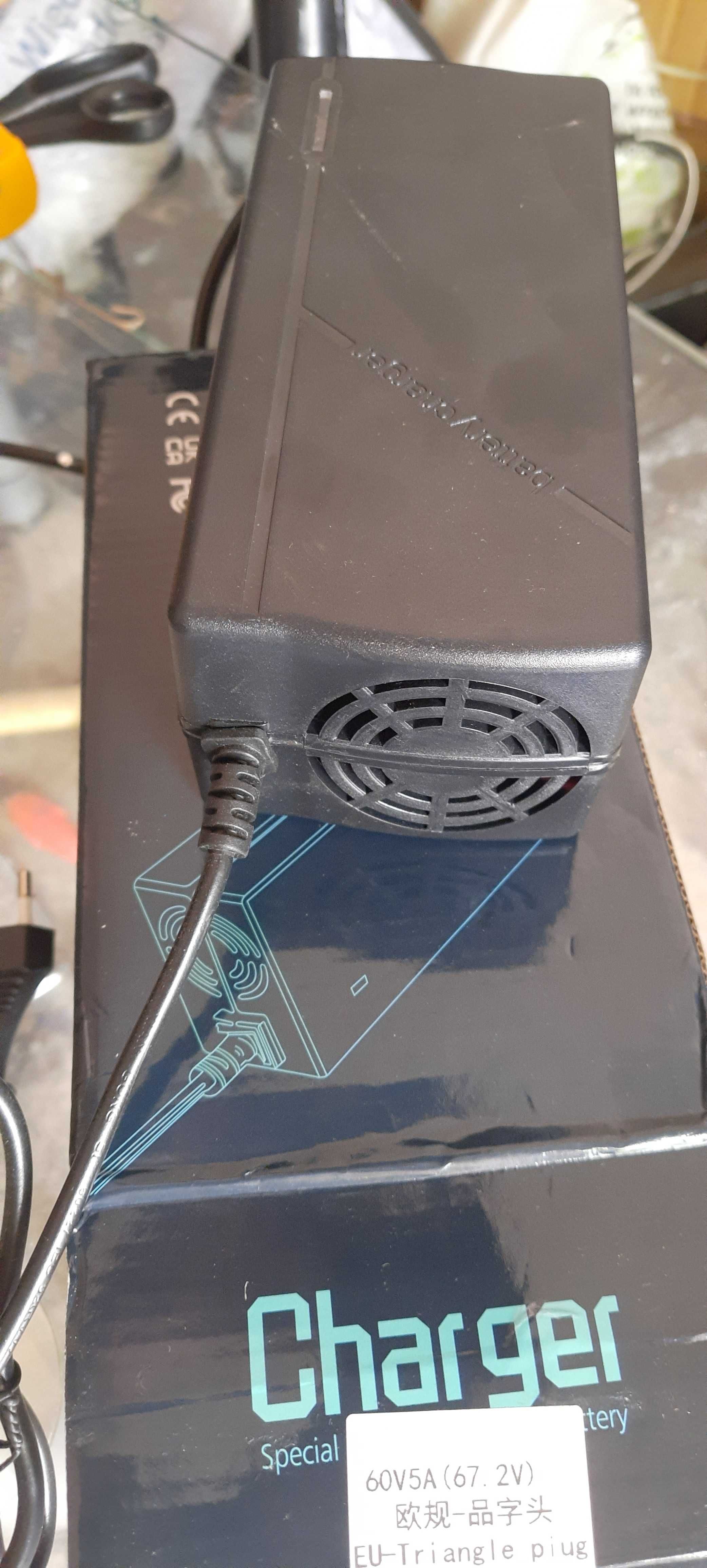 Szybka ładowarka 60V 5A / 67.2 v 5 A