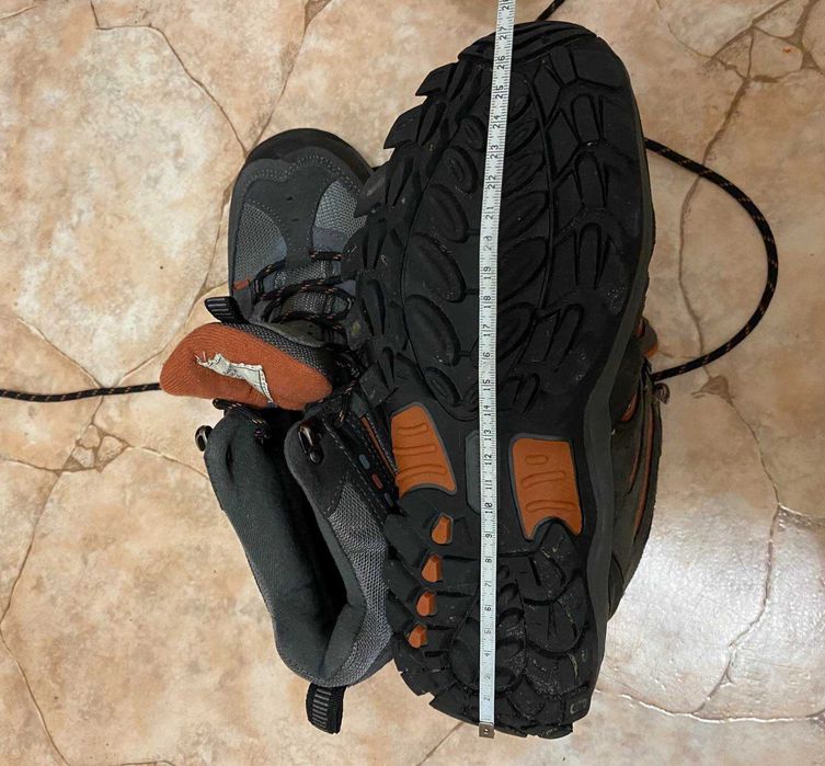 Продам зимове чоловіче взуття