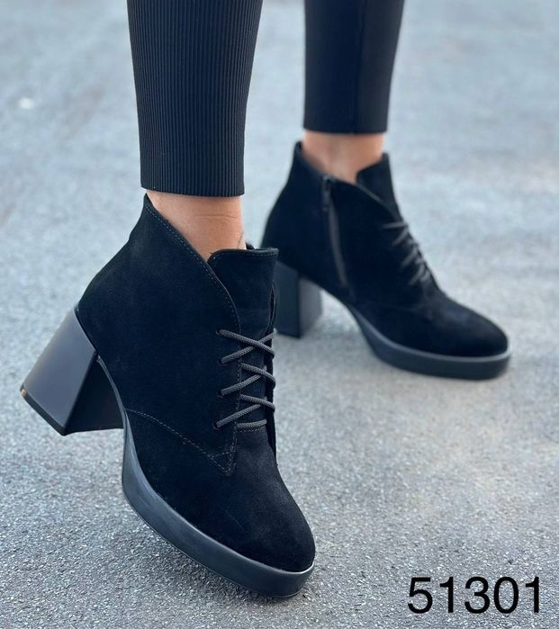 Жіночі шкіряні демісезонні черевики в кольорах