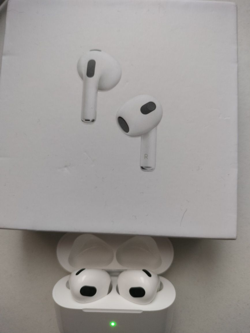 AirPods 3 Gen białe