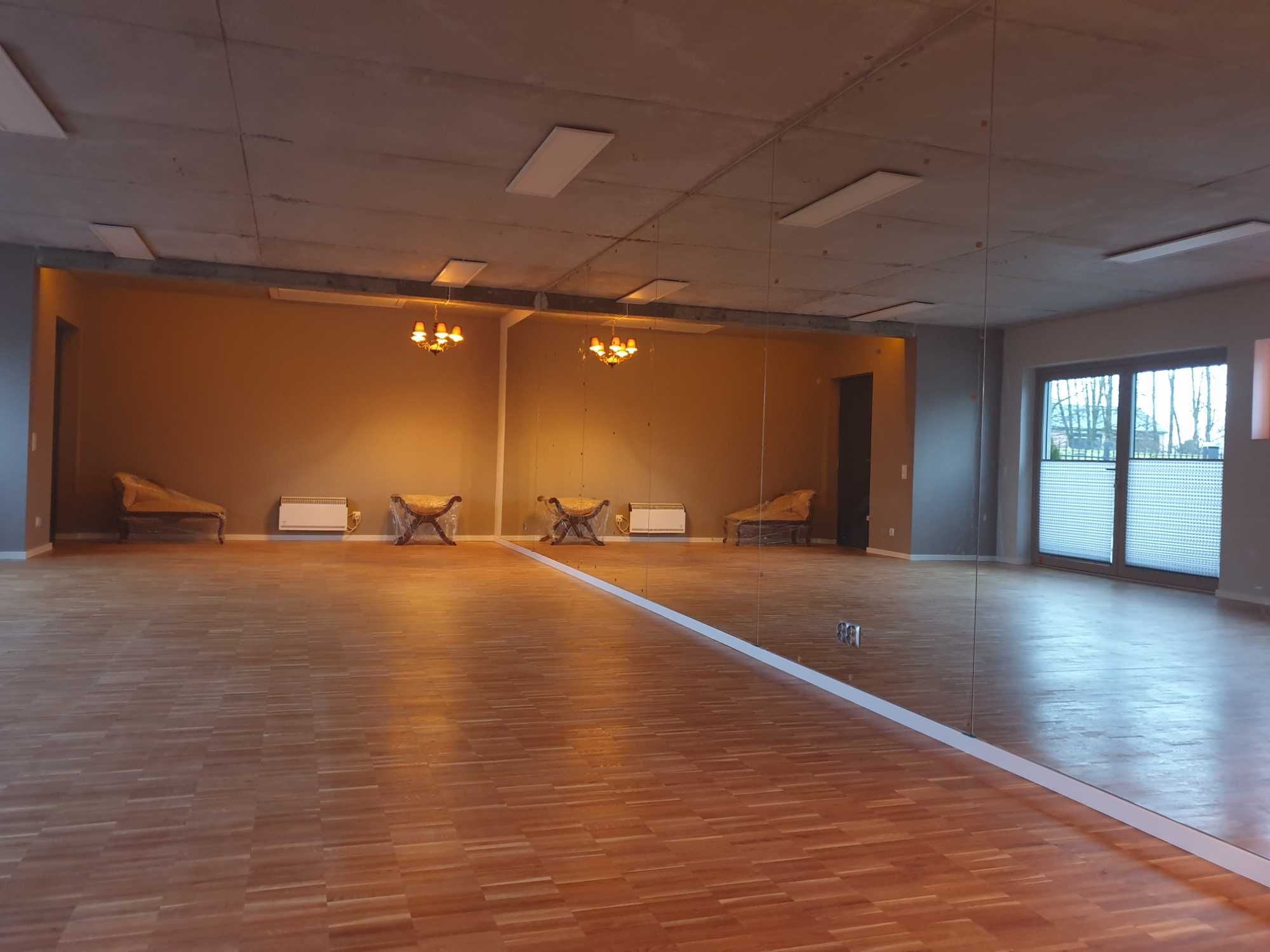 Sala taneczna z lustrami parking gratis święta otwarta wolne terminy