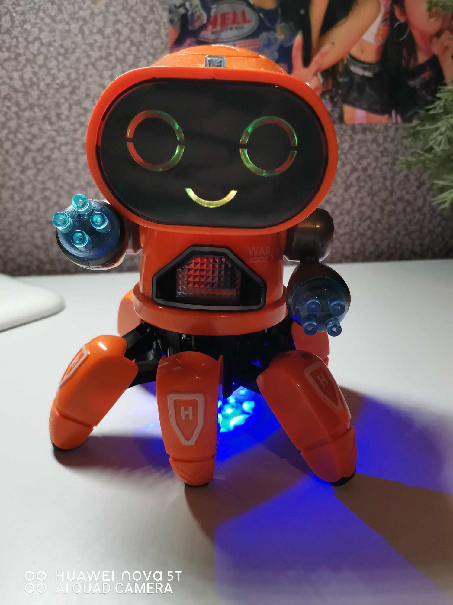 інтерактивний співаючий та танцюючий робот