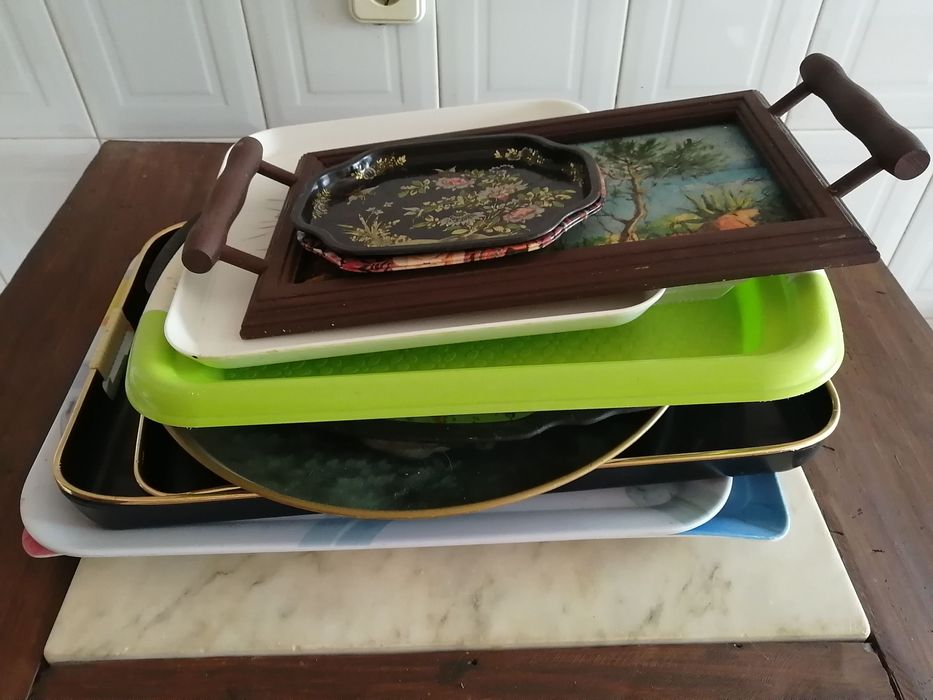 conjunto de 12 travessas em plástico, madeira e metal