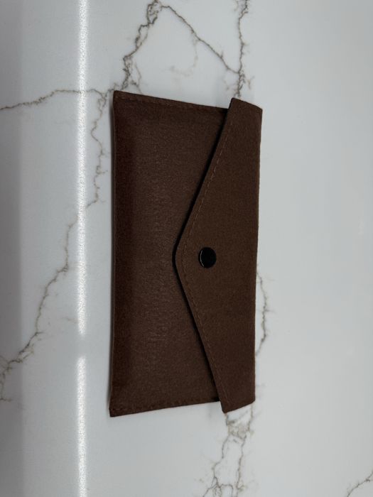 Продам шкіряний чохол для iphone 16 pro max desert titanium magic safe