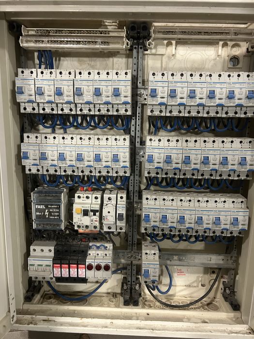 Rozdzielnia bezpieczniki