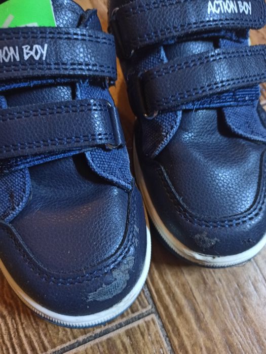 Buty  chłopięce rozmiar 27 plus rajstopy