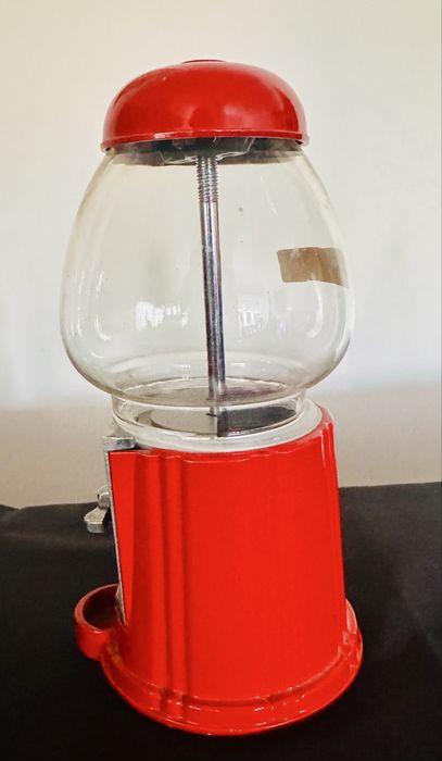 Antiga máquina dispensadora de brindes