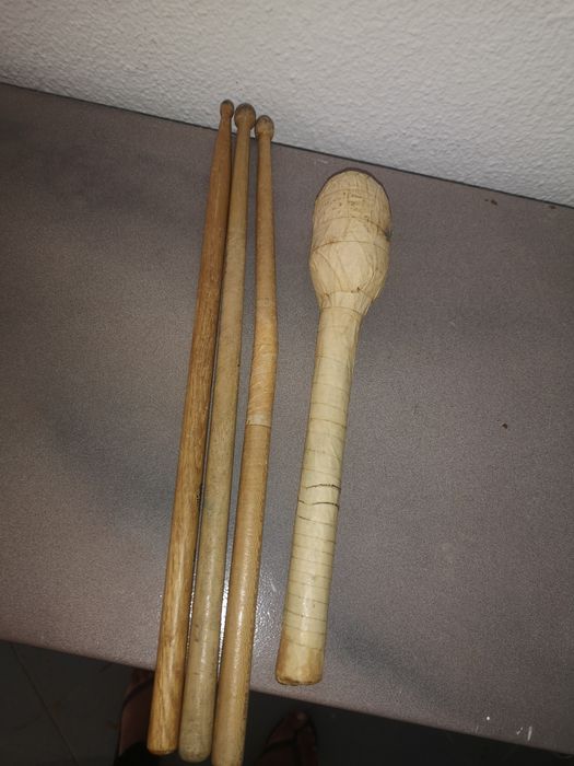 Vendo estas baquetas para instrumentos de percussão