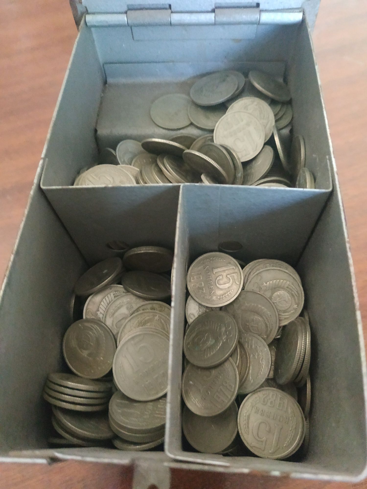 Контейнер с монетами от камеры хранения