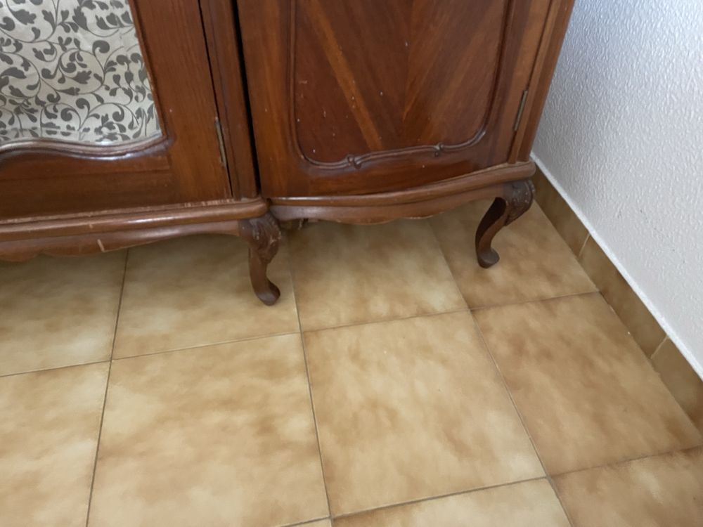 Roupeiro em madeira com 3 portas e espelho