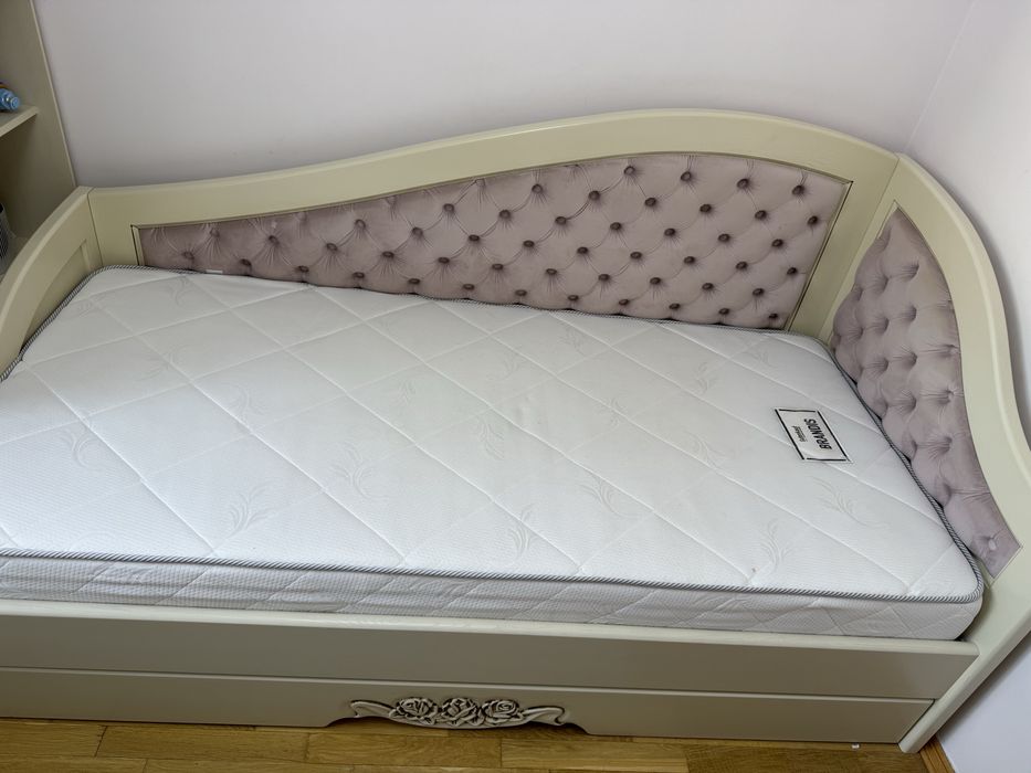 Меблі для дитячої кімнати дівчинки «Софі» з масиву дерева