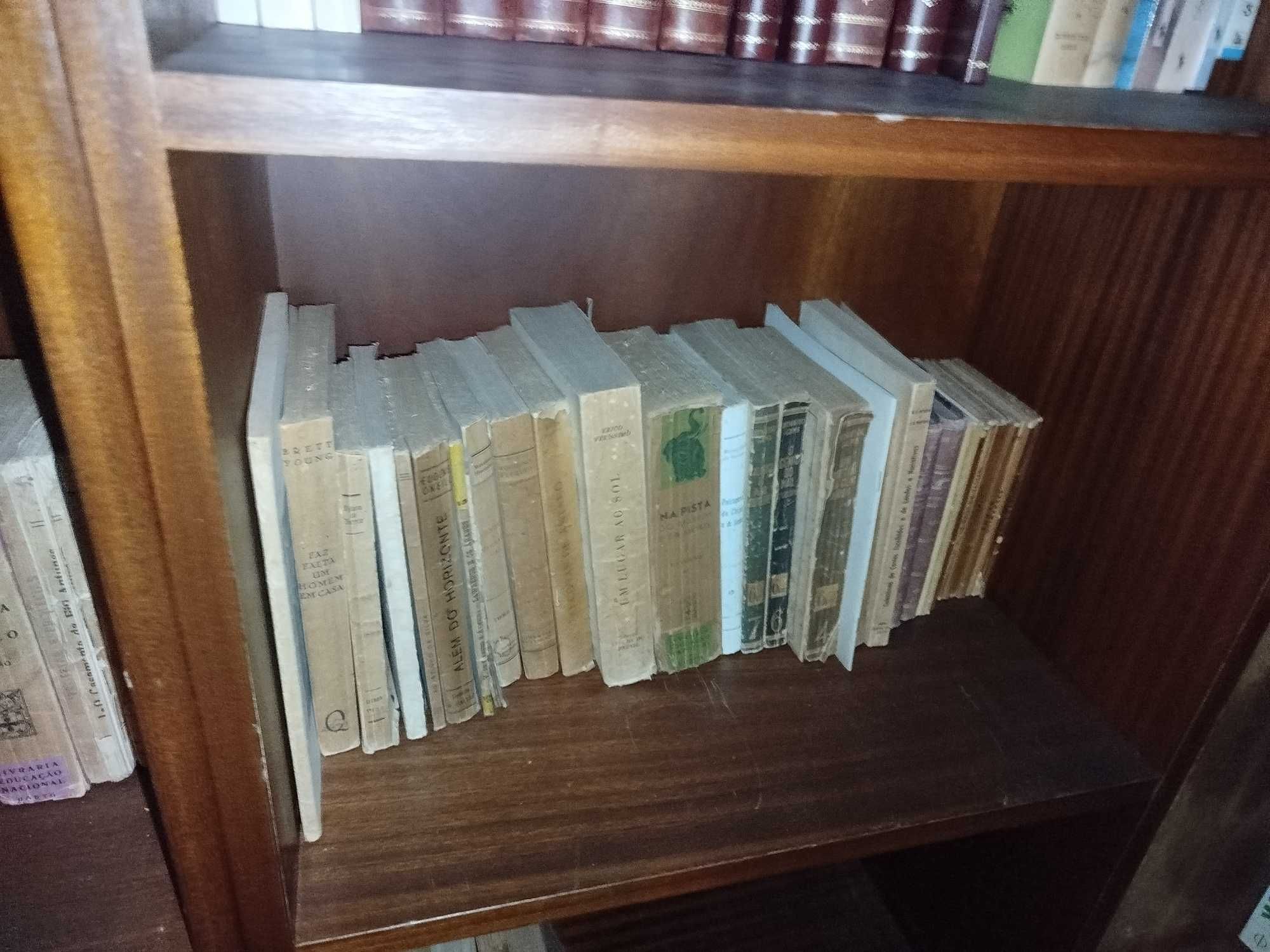 vendo livros antigos variados interessantes e em bom estado 2