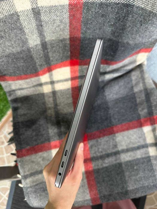 Macbook Pro 13 2017  8/512gb touchbar