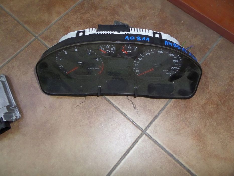 10911 LICZNIK 8D0920900D AUDI A4 B5 LIFT 1.6 B