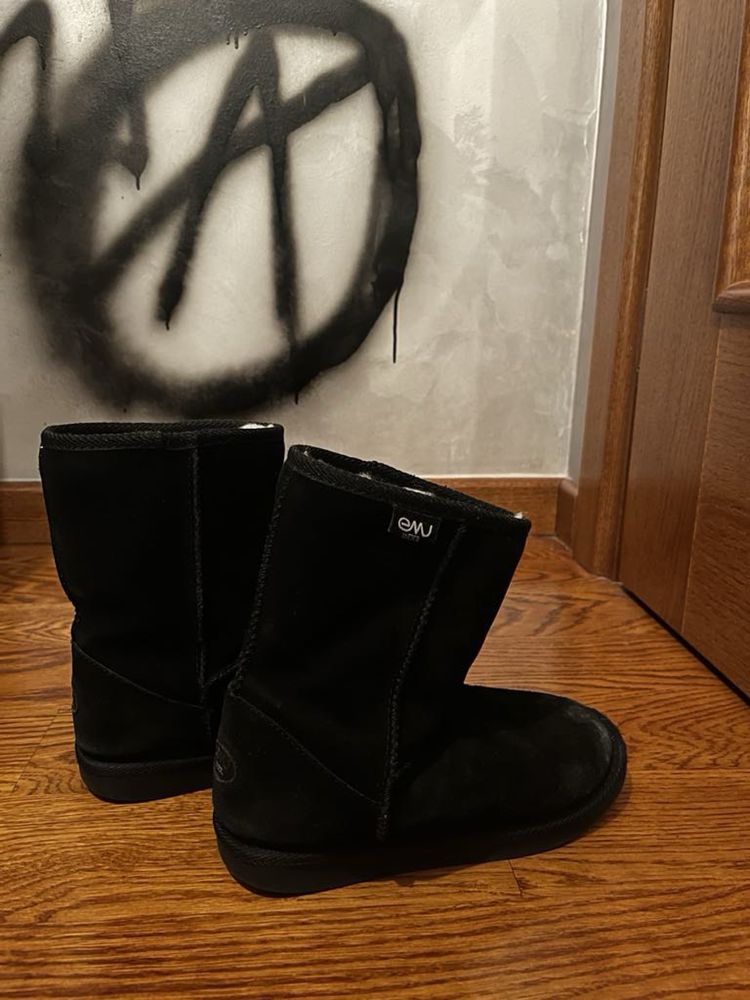 Czarne Emu Wool Stinger