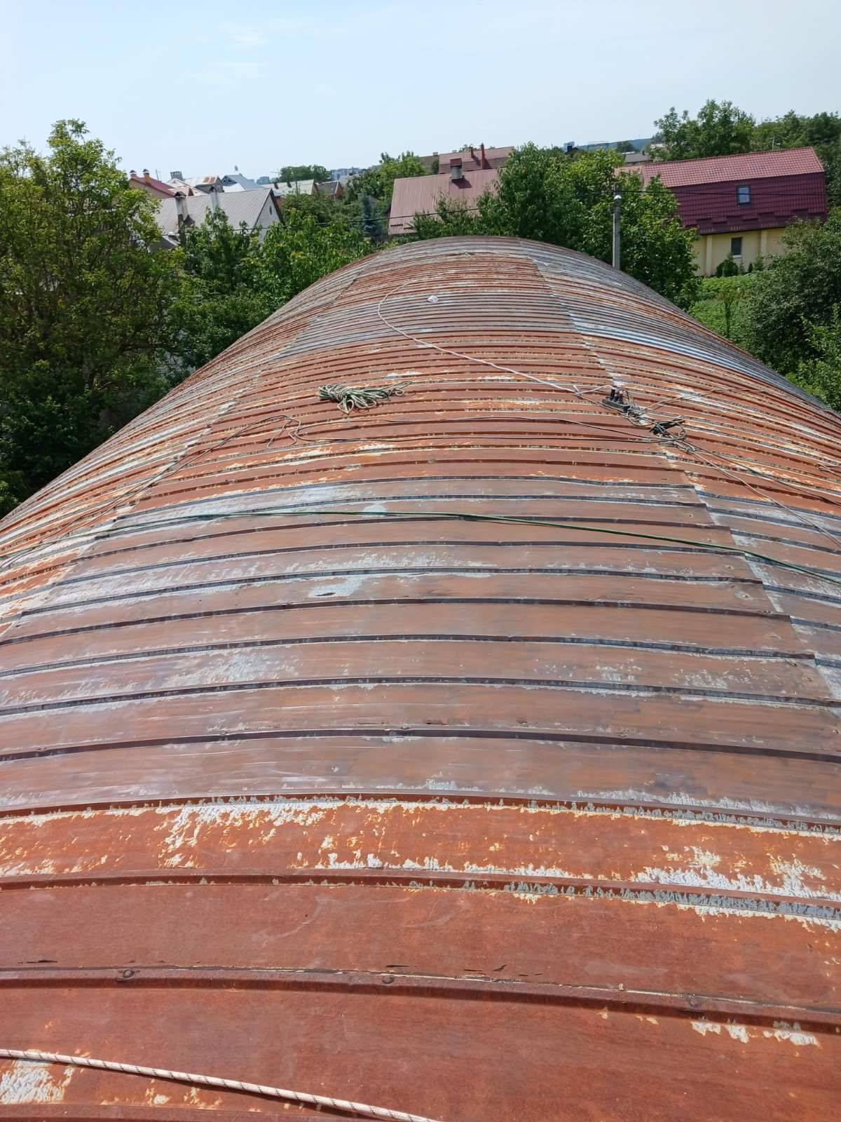 Фарбування даху фасаду бруківки