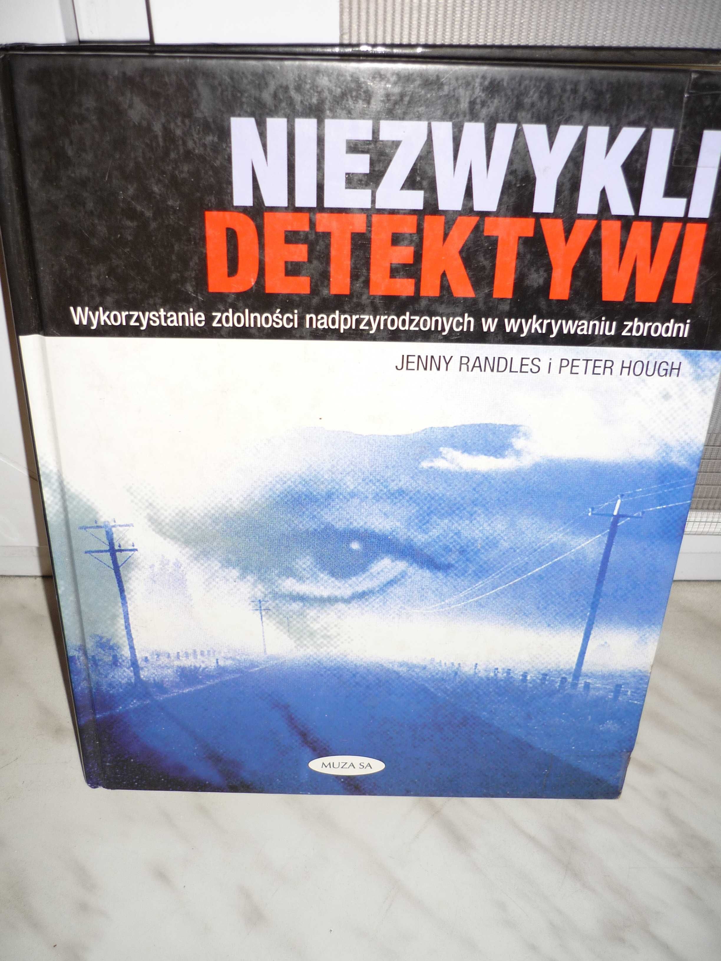 Niezwykli detektywi , Jenny Randles , Peter Hough.