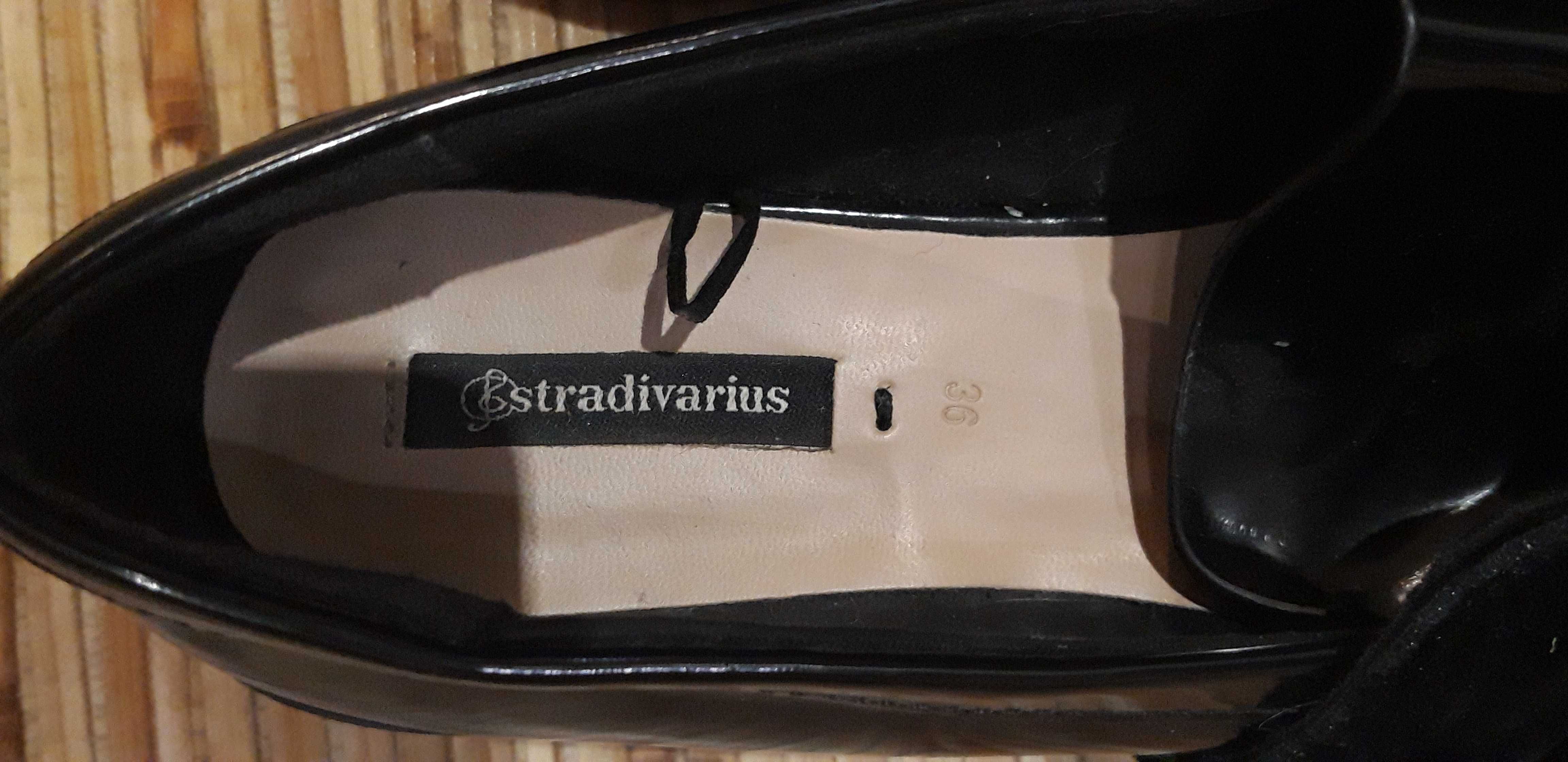 Туфли-лоферы лак Stradivarius