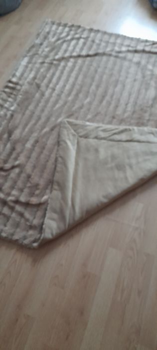 Покривала на ліжко, диван