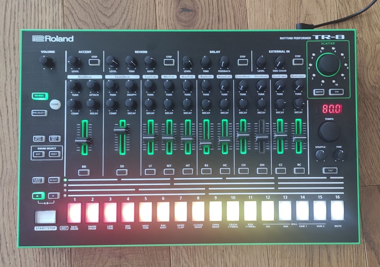 Roland Aira TR-8 automat perkusyjny/ beat maszyna