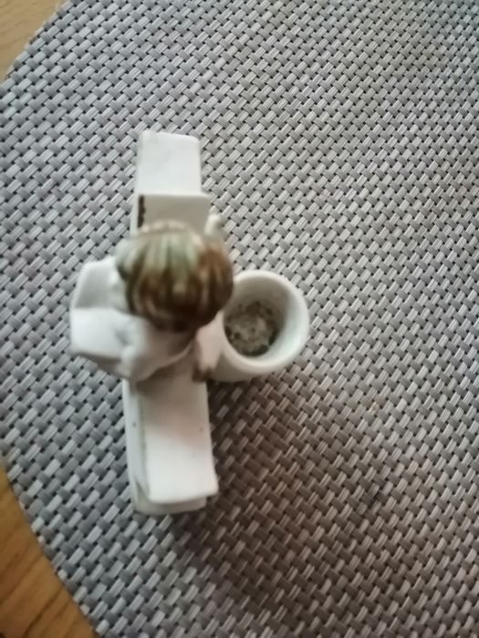 Figura anioła z porcelany