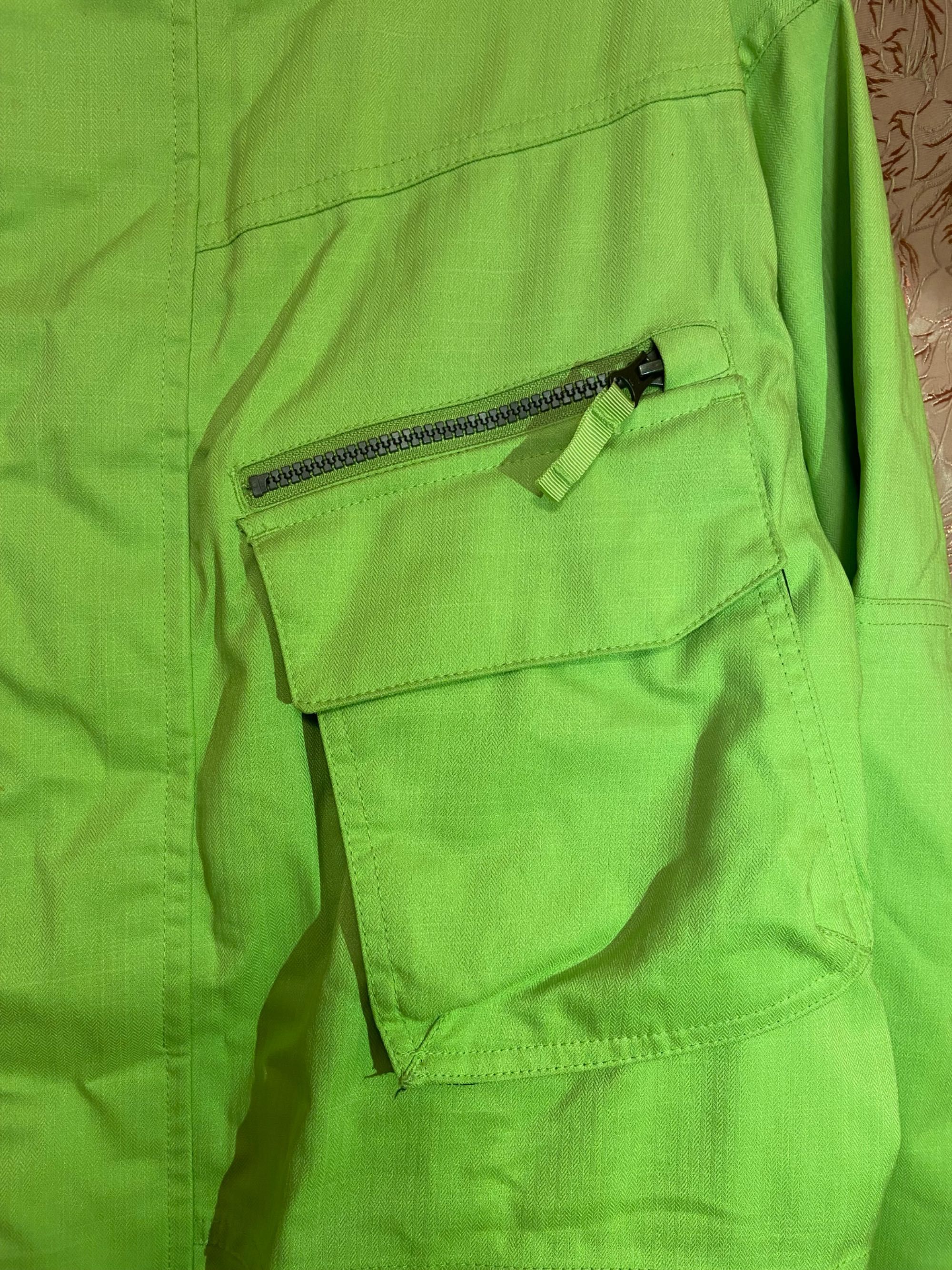 Лижна куртка салатового кольору Burton