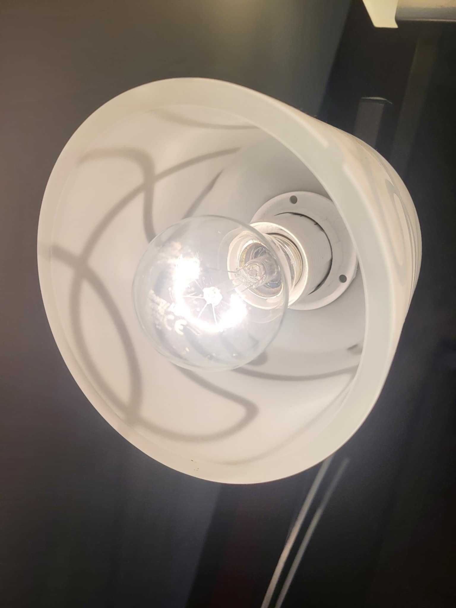 Czarna lampa stojąca, 2 klosze