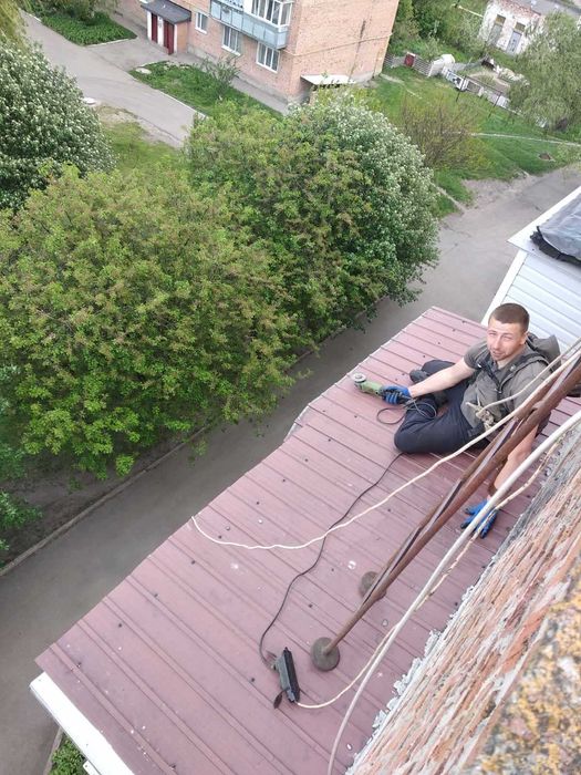 Ремонт дахів заміна коньків та водостоку ,укладка Рубероіда Покраска